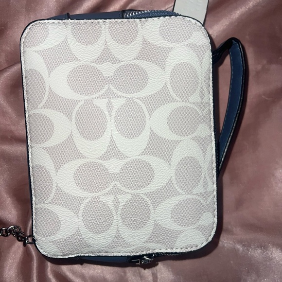 Imitation White and Blue Crossbody Bag with Cinderella Design - Picture 5 of 6
